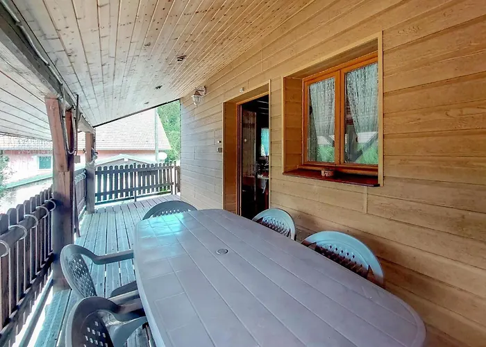 2 Bedroom Beautiful In Prázdninový dům Le Ménil