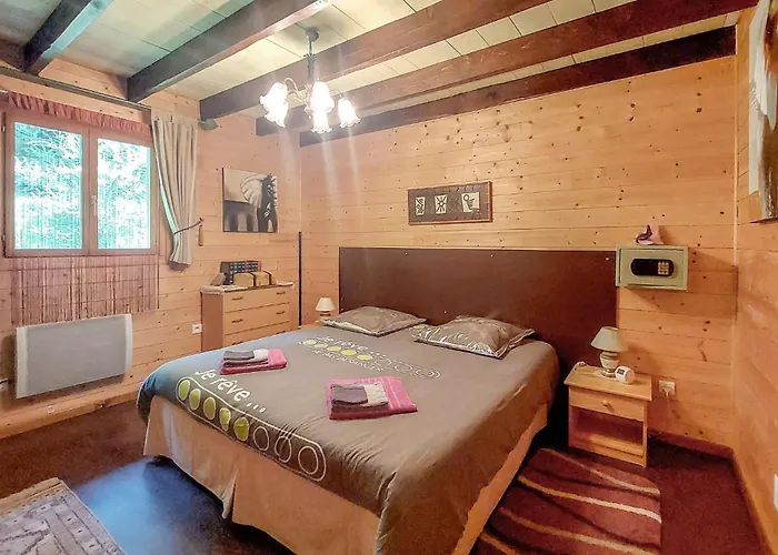 2 Bedroom Beautiful In Prázdninový dům