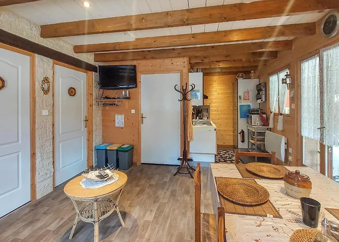 2 Bedroom Beautiful In Prázdninový dům *