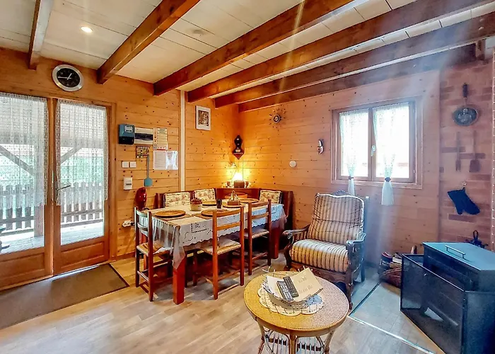 Prázdninový dům 2 Bedroom Beautiful In Le Ménil