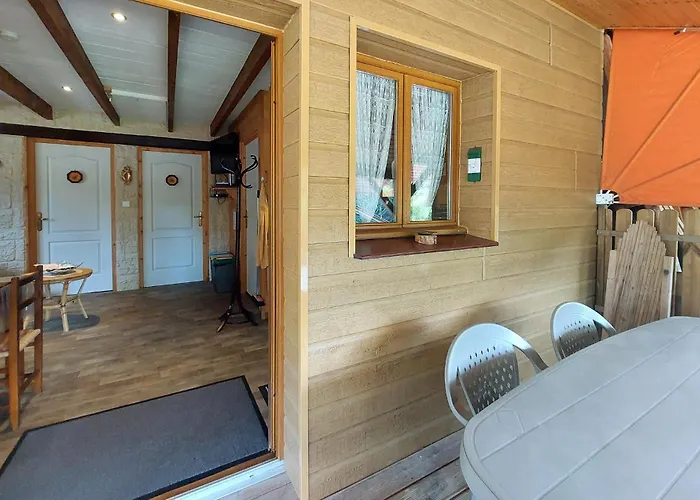 2 Bedroom Beautiful In Prázdninový dům Le Ménil