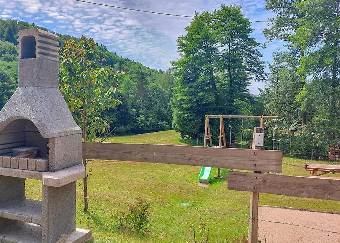 2 Bedroom Beautiful In Le Ménil