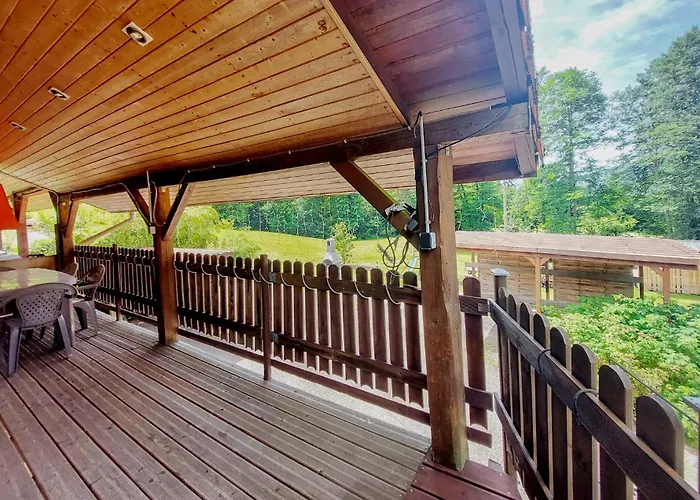 2 Bedroom Beautiful In Prázdninový dům Le Ménil